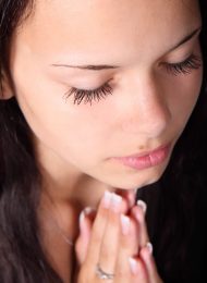 girl-praying-hands-eyelashes-41942